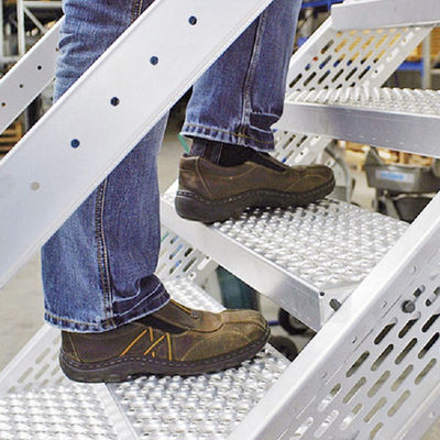 Length 4m Pre Galvanized Steel Safety Diamond Grip Stair Tread