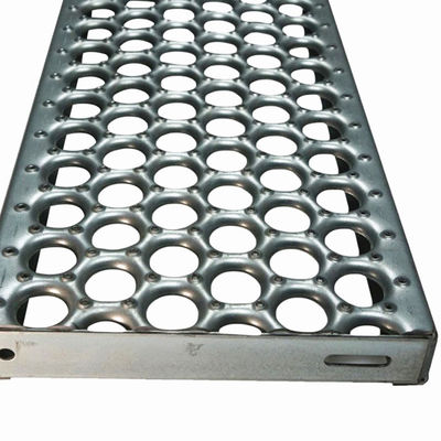 Length 4m Pre Galvanized Steel Safety Diamond Grip Stair Tread