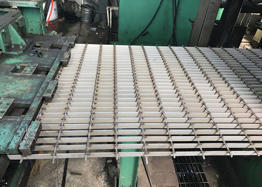 Industrial Mill Finish Plain Or Serrated Grating Hot Dip Galvanized CE Approval
