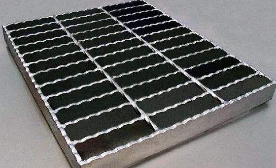 Hot Dipped Galvanized Closed End Serrated Metal Grating For Bad Environment