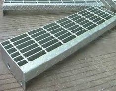 Anti-Slip Glvanized 215mm Width Steel Stair Treads Grating For Industrial Platform Or Construction