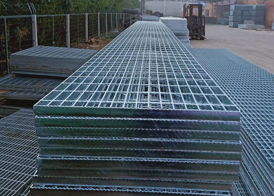 24 Foot Flat Bar Length Industrial Steel Grating Low Carbon Steel Light Duty