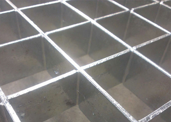 Heavy Duty Q235 Industrial Steel Grating For Warehouse Decks Chemical Workshops Walk Platforms